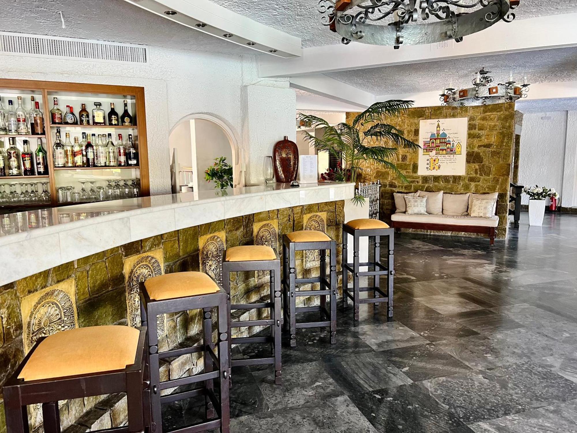 Karteros Hotel Екстериор снимка