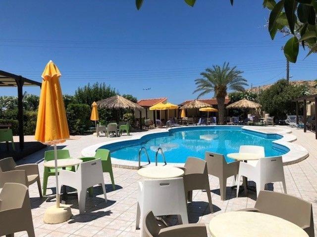 Karteros Hotel Екстериор снимка